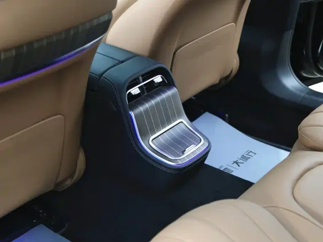 Mercedes-Benz E-Class — Фото автомобиля 20