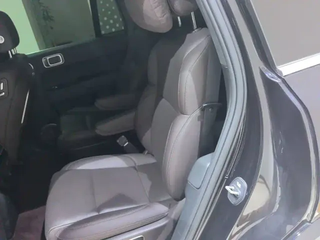 Li Auto L8 — Фото автомобиля 16