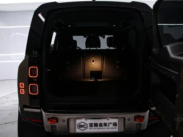 Land Rover Defender — Фото автомобиля 18