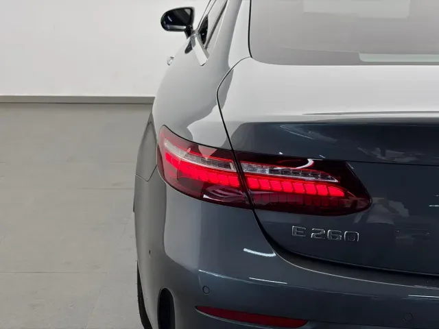 Mercedes-Benz E-Class — Фото автомобиля 19