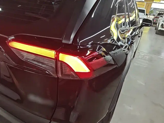 Toyota RAV4 — Фото автомобиля 7