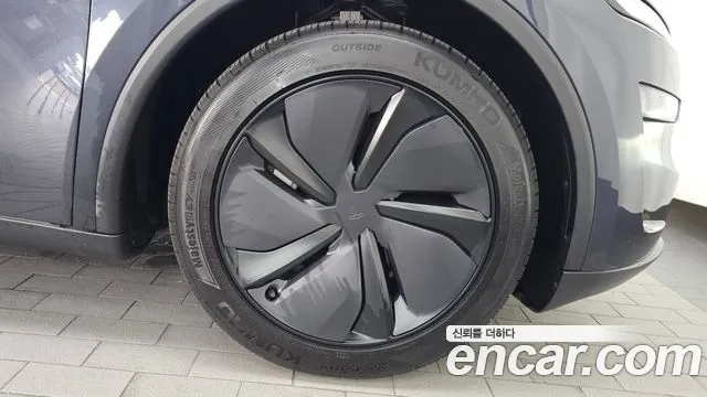 Tesla Model Y — Фото автомобиля 6
