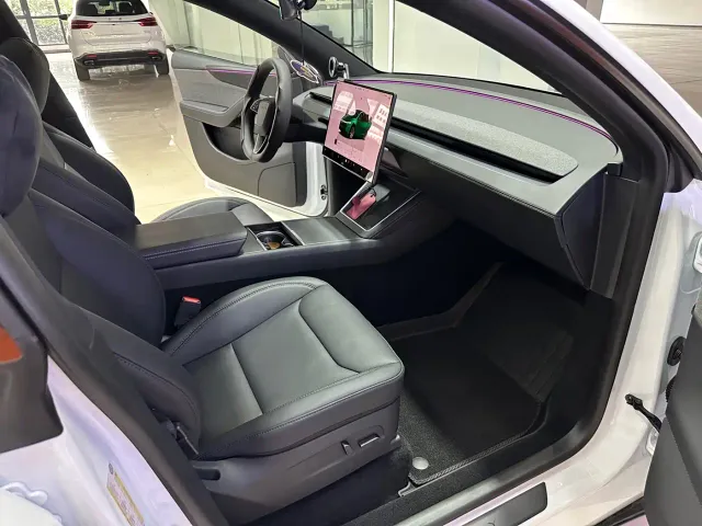 Tesla Model Y — Фото автомобиля 6