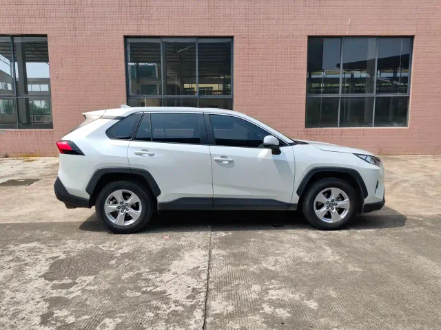 Toyota RAV4 — Фото автомобиля 4