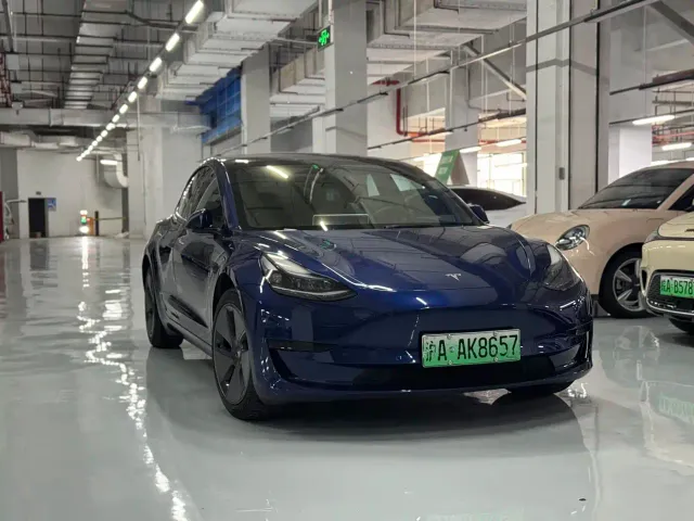 Tesla Model 3 — Фото автомобиля 2