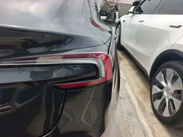 Tesla Model 3 — Фото автомобиля 7