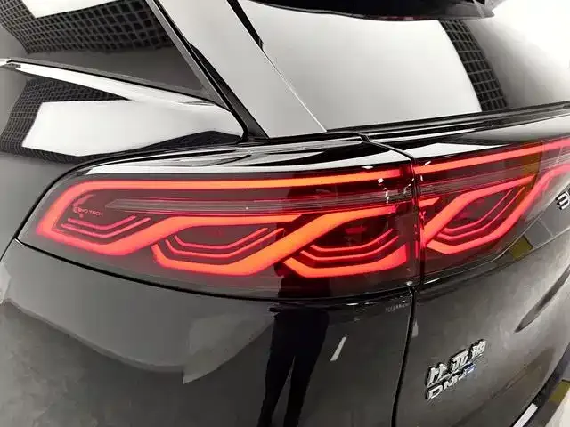 BYD Tang — Фото автомобиля 15