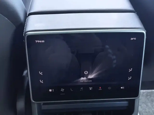 Tesla Model 3 — Фото автомобиля 9