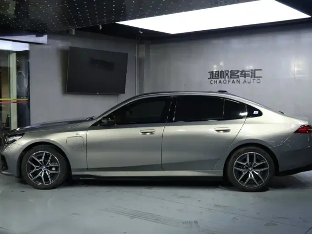 BMW i5 — Фото автомобиля 6