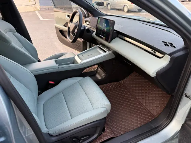 Roewe D6 — Фото автомобиля 11