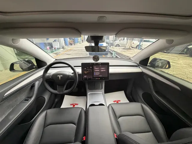 Tesla Model Y — Фото автомобиля 7