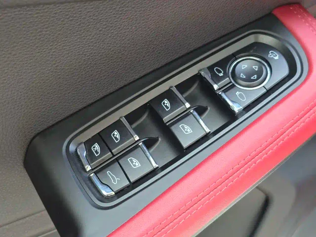 Porsche Macan — Фото автомобиля 10