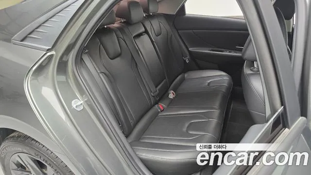 Hyundai AVANTE Avante (CN7) — Фото автомобиля 12