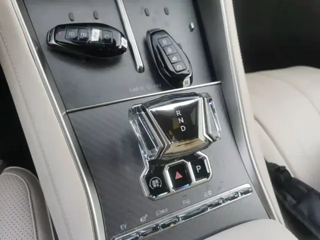 Denza Z9GT — Фото автомобиля 18