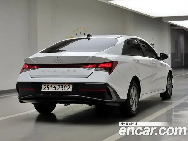 Hyundai Avante CN7 — Фото автомобиля 4