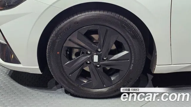 Hyundai Avante CN7 — Фото автомобиля 5