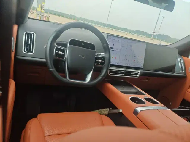 Li Auto L8 — Фото автомобиля 3