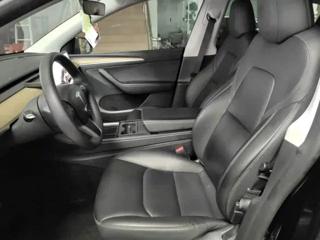 Tesla Model Y — Фото автомобиля 14