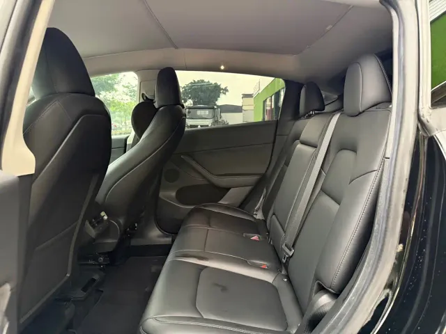 Tesla Model Y — Фото автомобиля 13