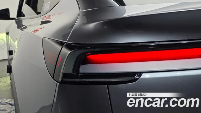 Tesla Model Y — Фото автомобиля 8