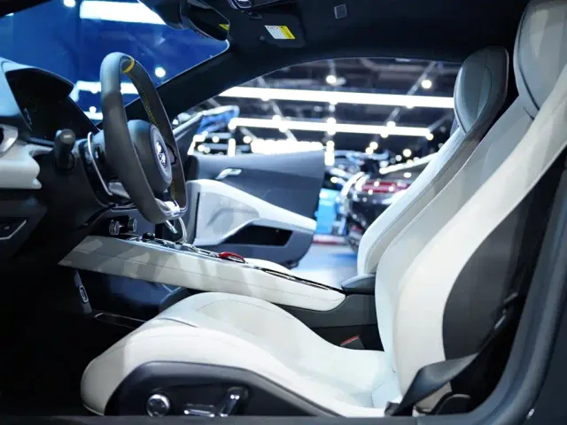 Lotus Emira — Фото автомобиля 13