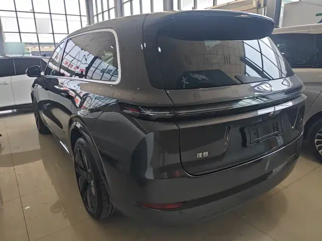 Li Auto L9 — Фото автомобиля 4