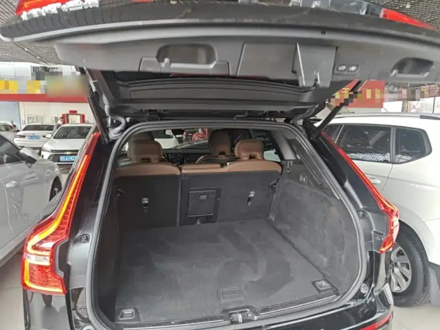 Volvo XC60 — Фото автомобиля 18