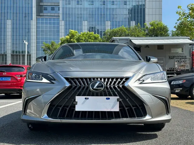 Lexus ES — Фото автомобиля 2