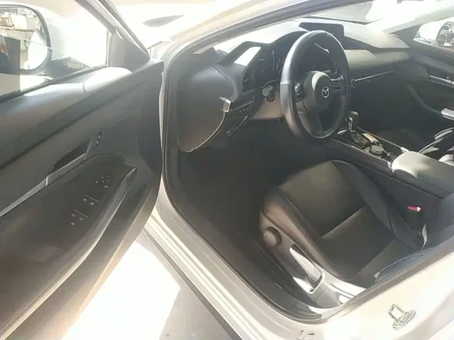 Mazda Axela — Фото автомобиля 15