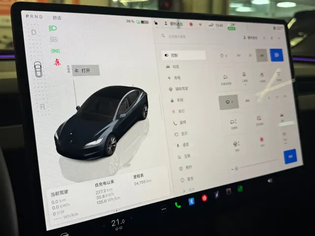 Tesla Model 3 — Фото автомобиля 9