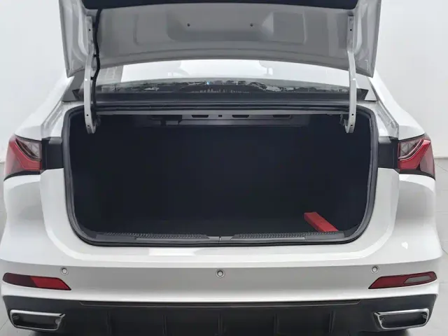 Roewe i5 — Фото автомобиля 16
