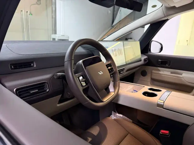 Li Auto MEGA — Фото автомобиля 10