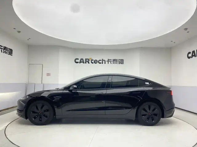 Tesla Model 3 — Фото автомобиля 8