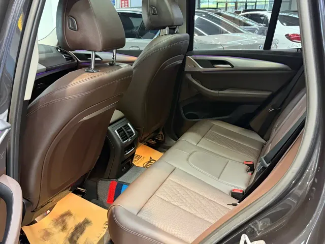 BMW iX3 — Фото автомобиля 7