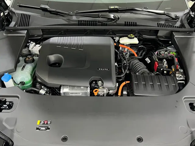 Volvo XC70 Plug-in Hybrid — Фото автомобиля 15