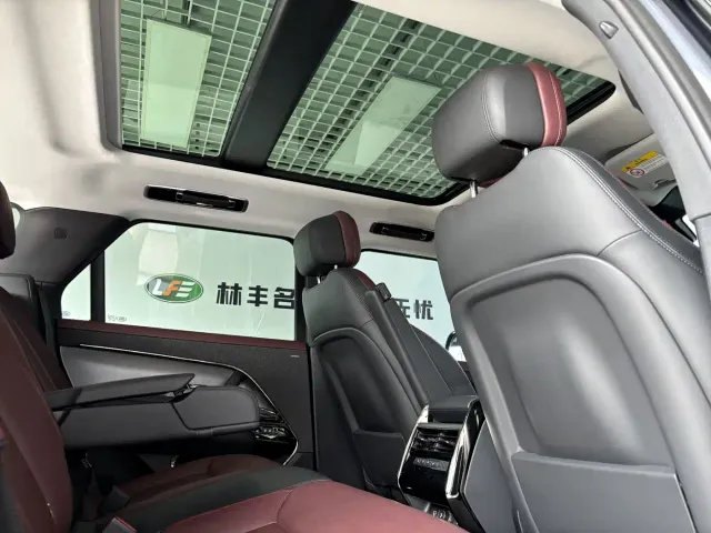 Land Rover Range Rover Sport — Фото автомобиля 28