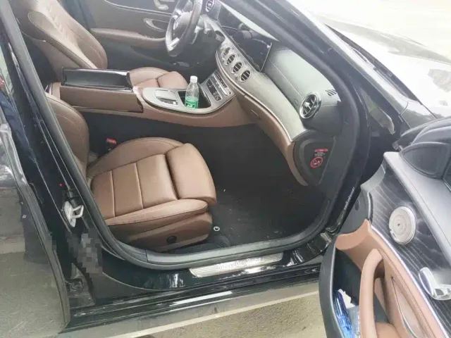 Mercedes-Benz E-Class — Фото автомобиля 13