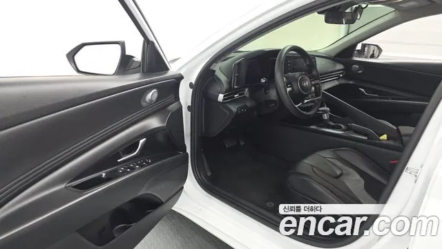 Hyundai AVANTE Avante (CN7) — Фото автомобиля 10