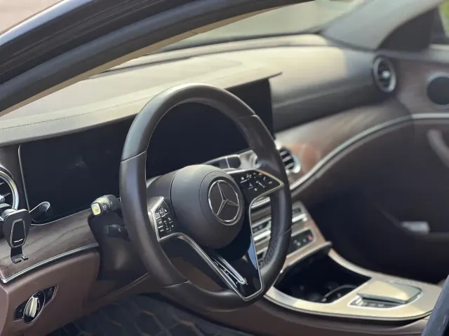 Mercedes-Benz E-Class — Фото автомобиля 11