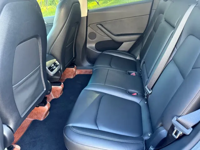 Tesla Model Y — Фото автомобиля 6