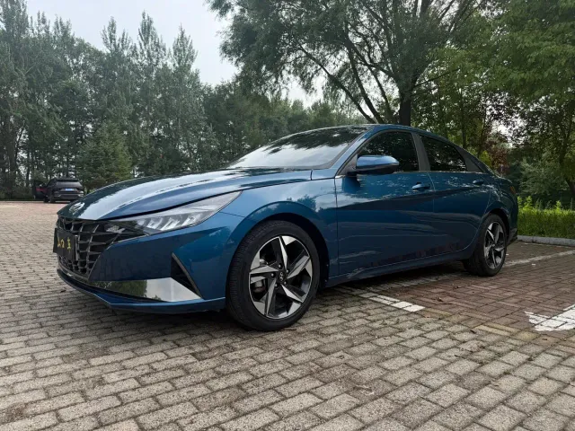 Фотография автомобиля — Hyundai Elantra