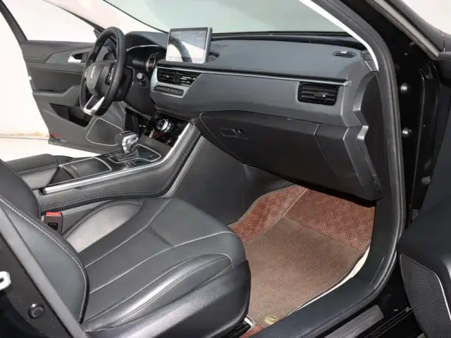 Hongqi H5 — Фото автомобиля 8