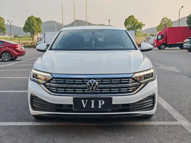 Фотография автомобиля — Volkswagen Sagitar