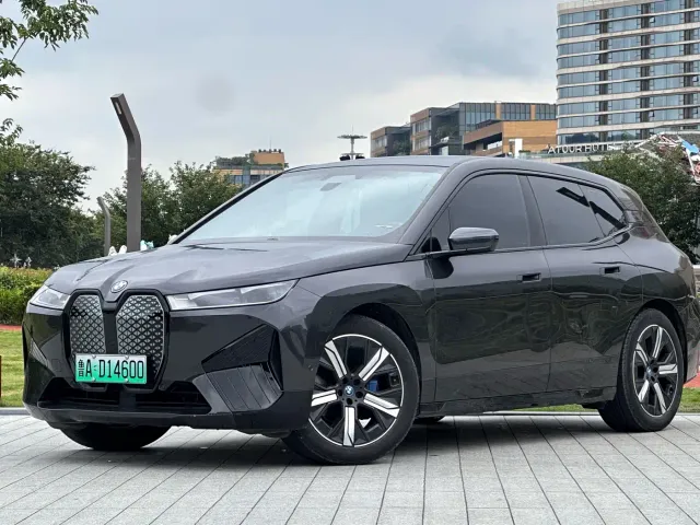 Фотография автомобиля — BMW iX