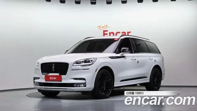 Фотография автомобиля — Lincoln Aviator 2nd Gen