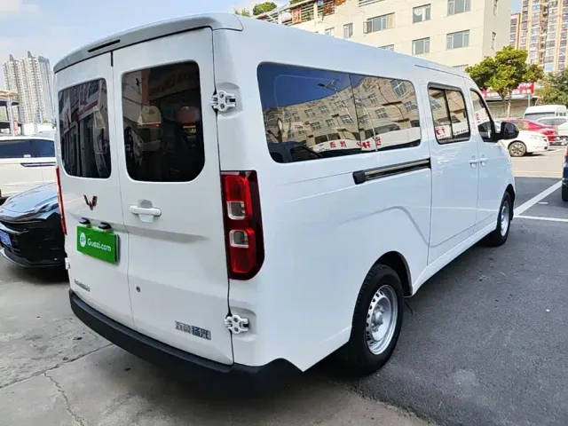 Wuling Yangguang — Фото автомобиля 6