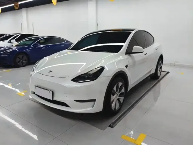 Фотография автомобиля — Tesla Model Y