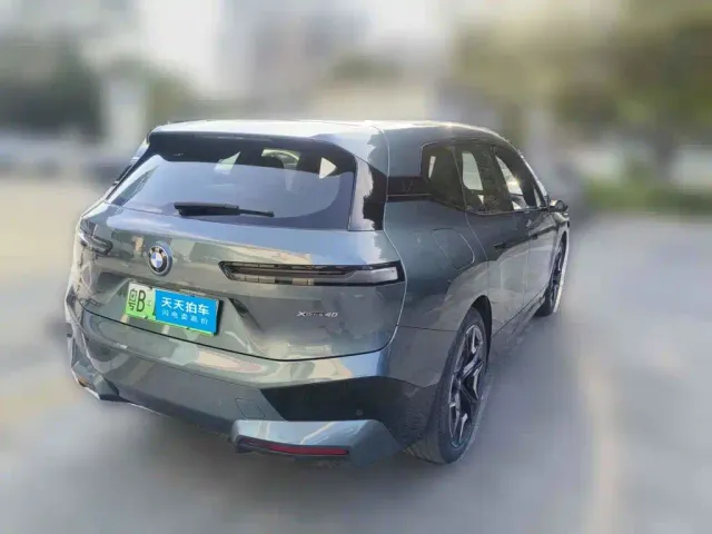 BMW iX — Фото автомобиля 2