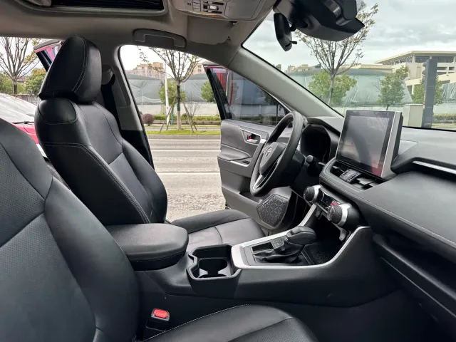 Toyota RAV4 — Фото автомобиля 11