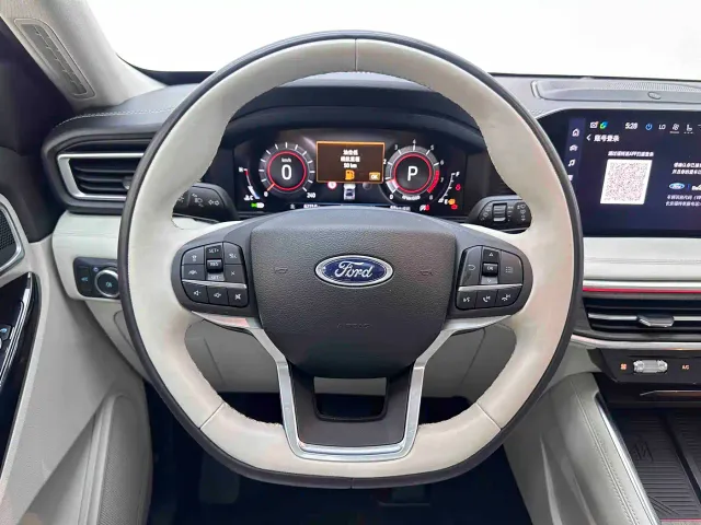 Ford Explorer — Фото автомобиля 11